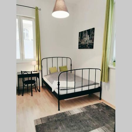 Amadeus - Tram Station To The Opera 2 Mins Away Apartamento Viena Exterior foto